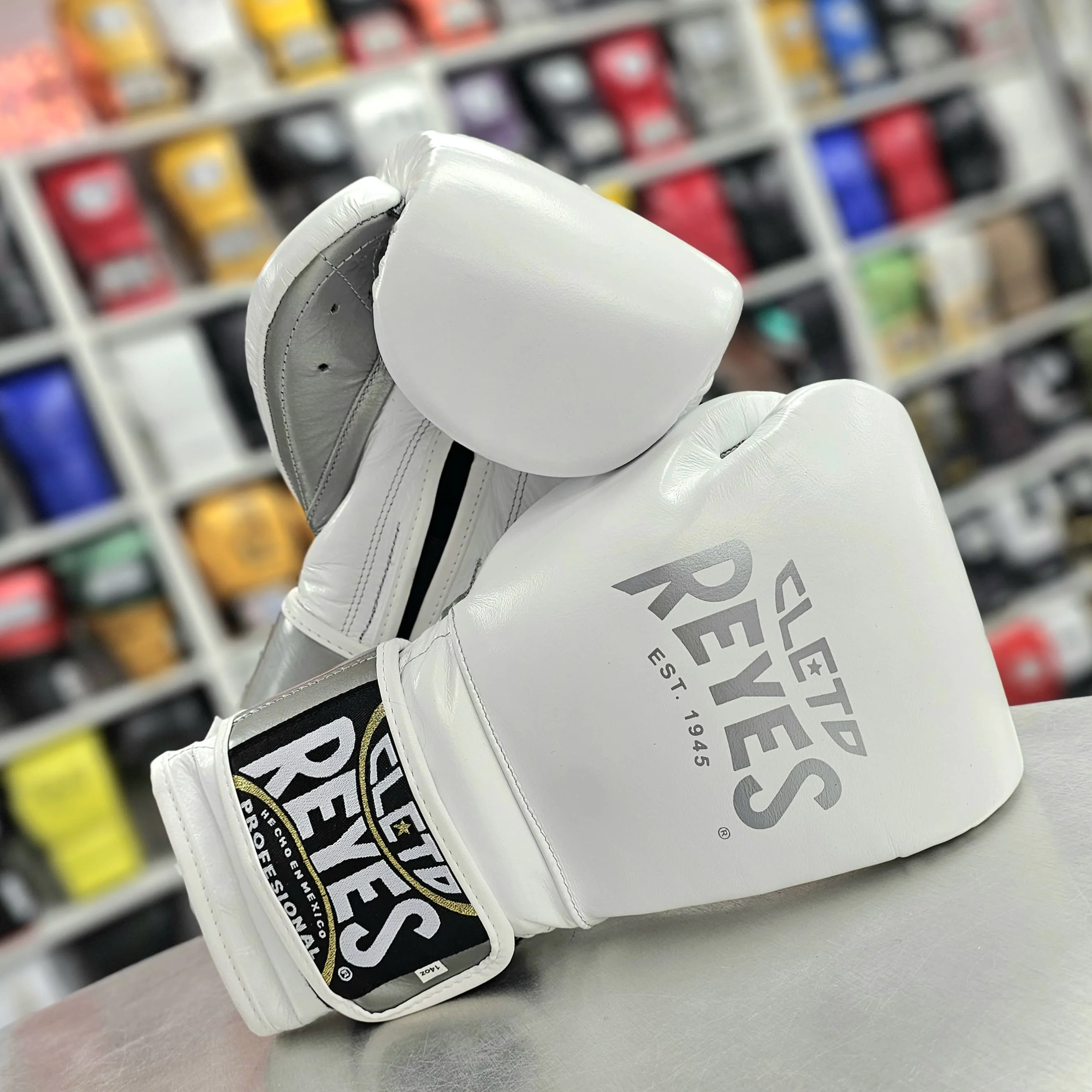 CLETO REYES GLOVES HOOK & LOOP LIMITED EDITION WHITE / SILVER - Image 2