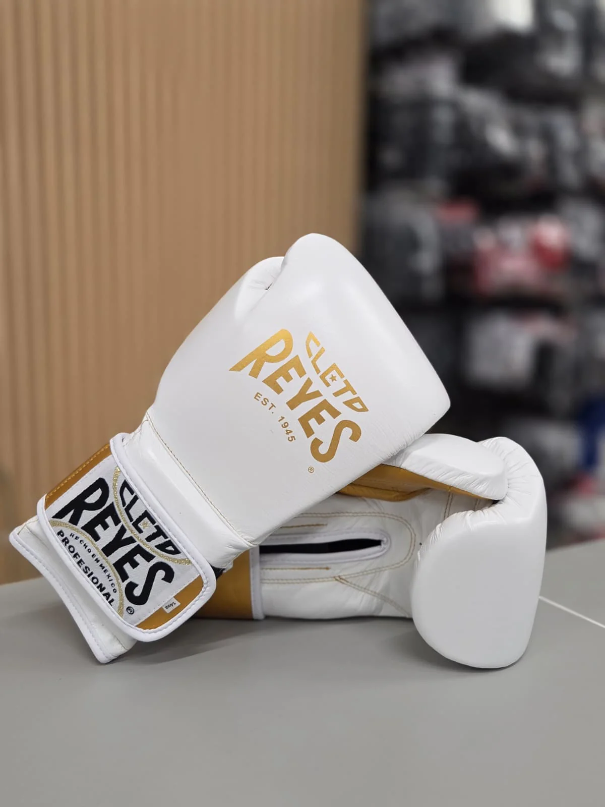 CLETO REYES GLOVES HOOK & LOOP LIMITED EDITION WHITE/GOLD - Image 2