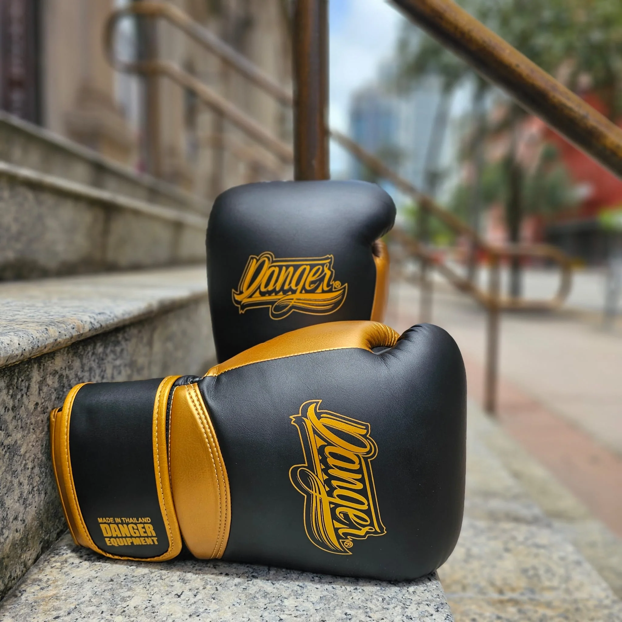 DANGER GLOVES ROCKET SYNTHEC BLACK/GOLD - Image 2