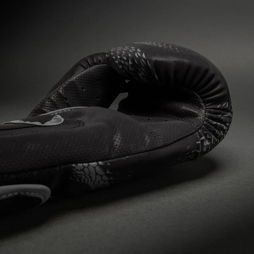 VENUM GLOVES MATUPA BOXING BLACK/GREY - Image 4