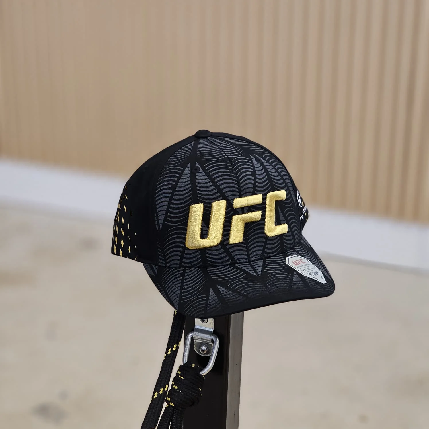 VENUM HAT UFC ZENITH SNAP BACK BLACK/GOLD - Image 2
