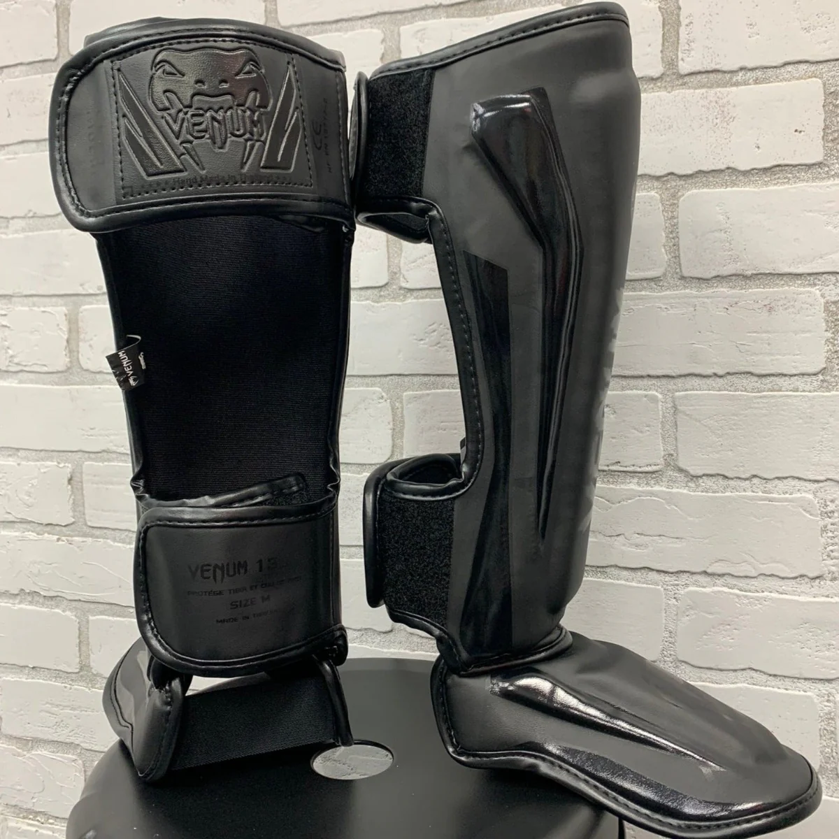 VENUM SHINGUARDS ELITE BLACK/BLACK - Image 2